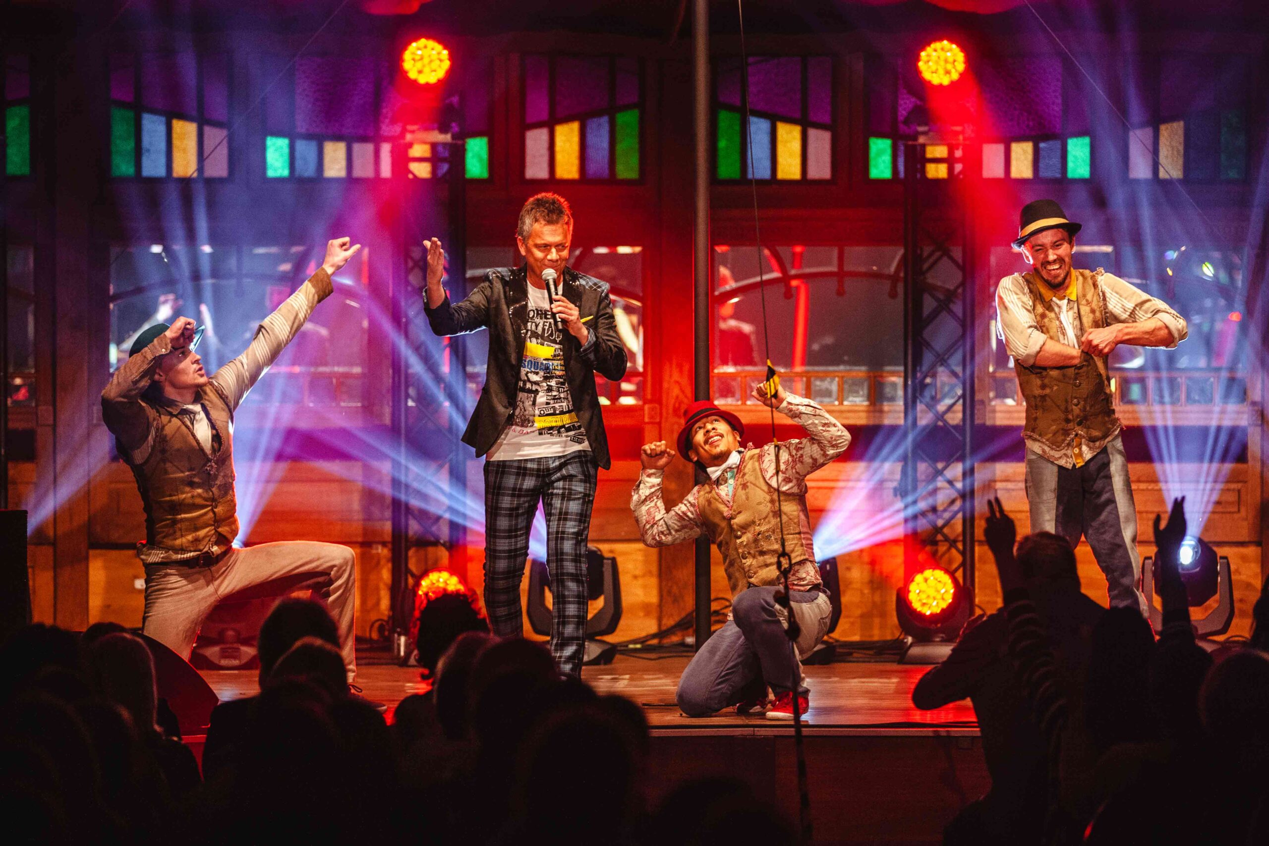 Comedy Akrobatik, Chinesischer Mast, 3 Männer