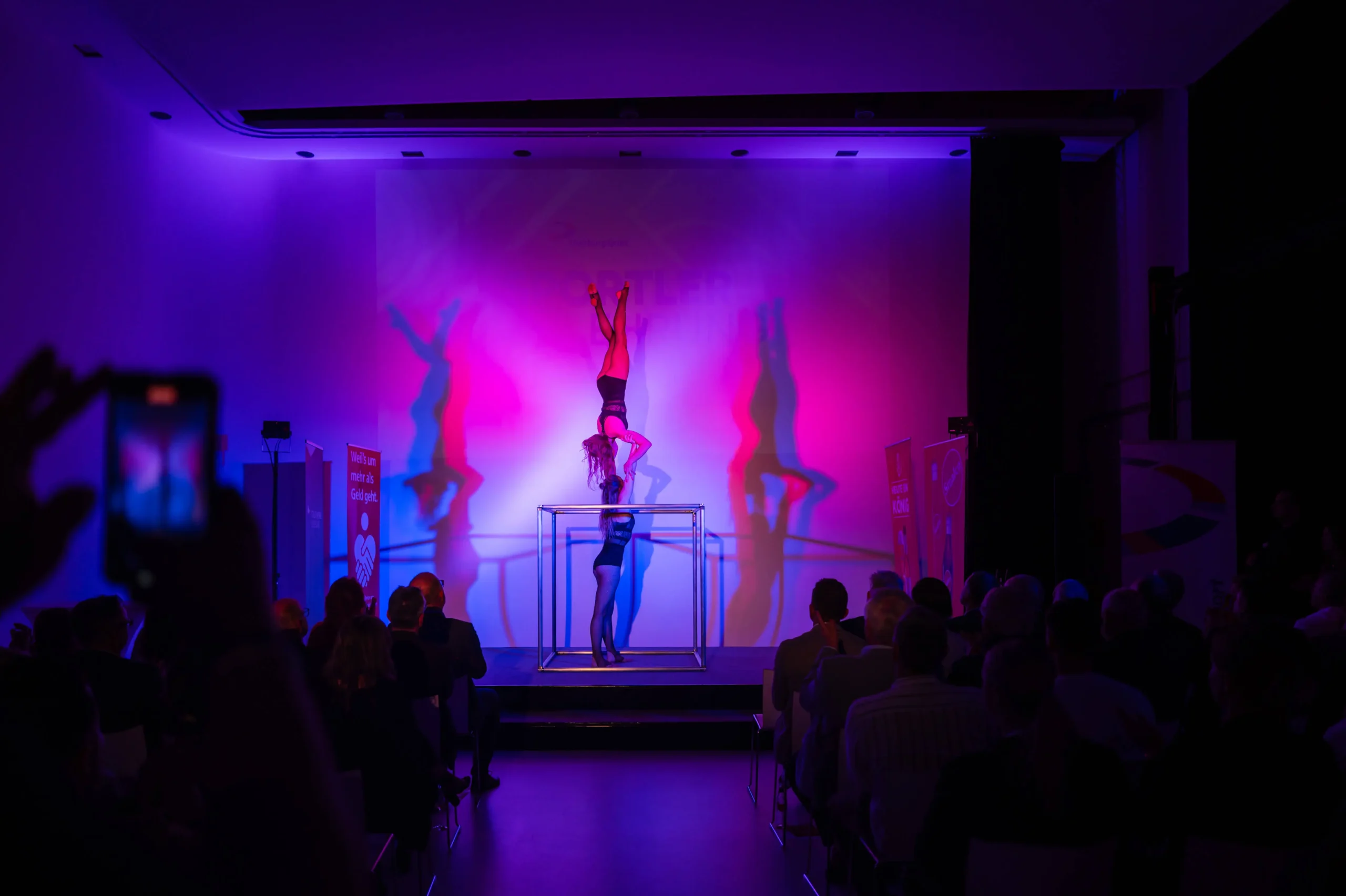 Duo Akrobatik, Cube Show