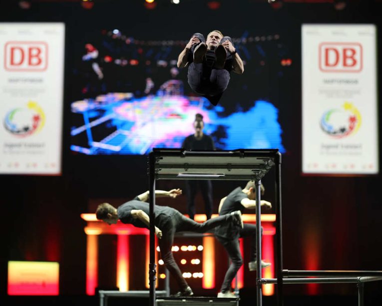 Sportlerehrung Show mit Parkour, Breakdance und Akrobatik von Freestyle Artists für Jugend trainiert