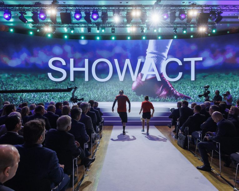 Fußball Freestyle Show beim Corporate Event Niederösterreich der Raiffeisenbanken mit professionellen Künstlern von Freestyle Artists