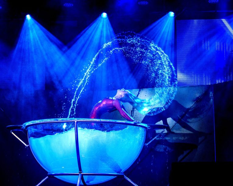 Waterbowl-Duo Show