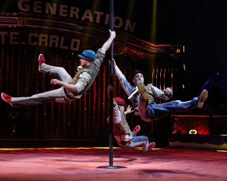 Comedy Akrobatik, Chinesischer Mast, 3 Männer