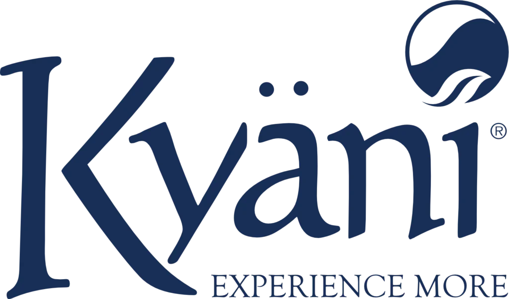 Kyäni-Logo in Blau mit einer stilisierten Blattkugel über dem Wort Kyäni und dem darunter stehenden Schriftzug EXPERIENCE MORE, der unser Engagement für unsere Kunden widerspiegelt.