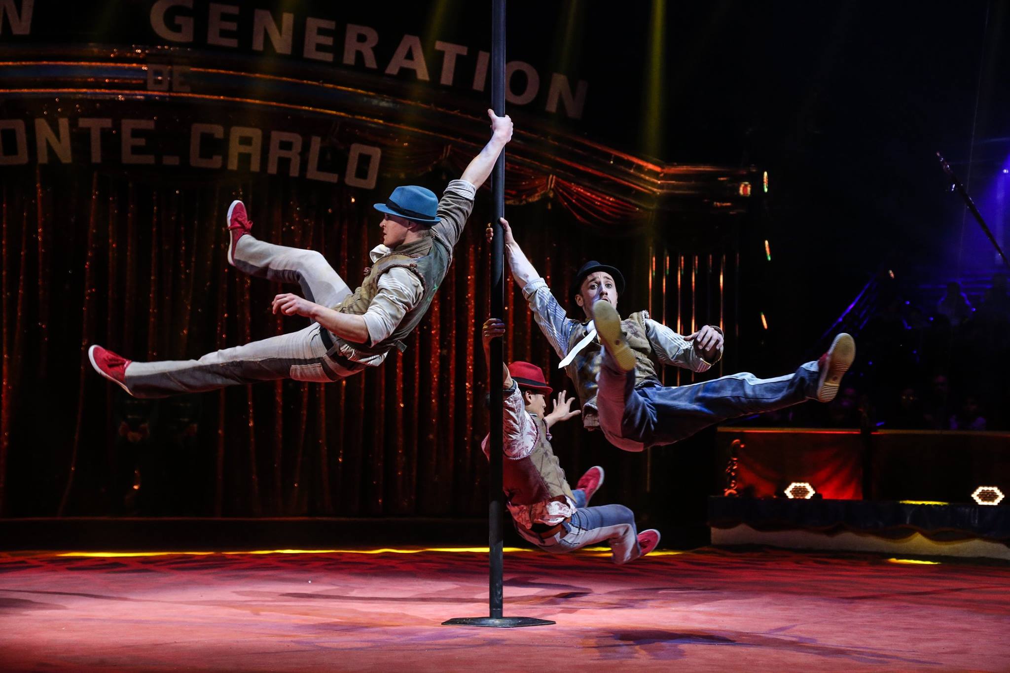 Comedy Akrobatik, Chinesischer Mast, 3 Männer